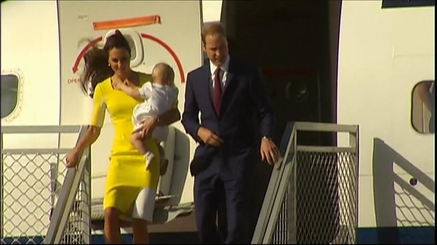 Brytyjski książę William, jego żona Kate i ich synek, książę George przybyli do słonecznego Sydney. Przywitały ich tłumy fanów, wznoszących głośne okrzyki oraz delegacja oficjalna złożona z dostojników państwowych, z premierem Tonym Abbottem na czele. Australia to kolejny, po Nowej Zelandii, przystanek trzytygodniowej podróży książęcej pary. Na początek Kate i William zostali zabrani do słynnej opery.