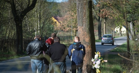 Mateusz M., 16-latek, który najprawdopodobniej spowodował tragiczny wypadek w Klamrach w Kujawsko-Pomorskiem, został przeniesiony na oddział psychiatrii dziecięcej szpitala w Grudziądzu. Może tam zostać nawet przez kilka tygodni. W katastrofie w Klamrach zginęło siedmioro nastolatków. 