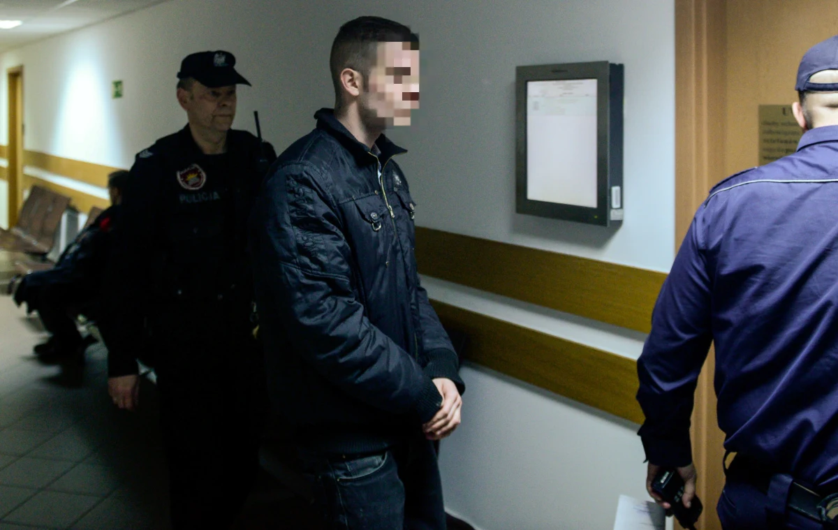 Jacek T. oskarżony o podpalenia aut i drzwi do Prokuratury Apelacyjnej w Warszawie został skazany na 5 lat więzienia. Karę ma odbywać w systemie terapeutycznym. Wyrok nie jest prawomocny. 