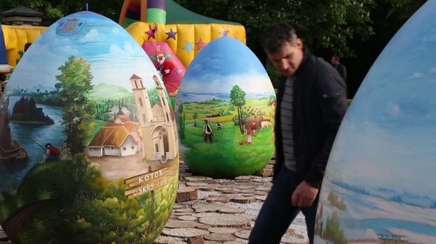 Koprivnica to chorwackie miasto, które słynie z barwnej wielkanocnej tradycji. Zobaczymy tu olbrzymie pisanki ozdobione przez malarzy-samouków. Większość pisanek zdobią motywy krajobrazowe. Największe z wielkanocnych jaj mają ponad 2 metry wysokości!