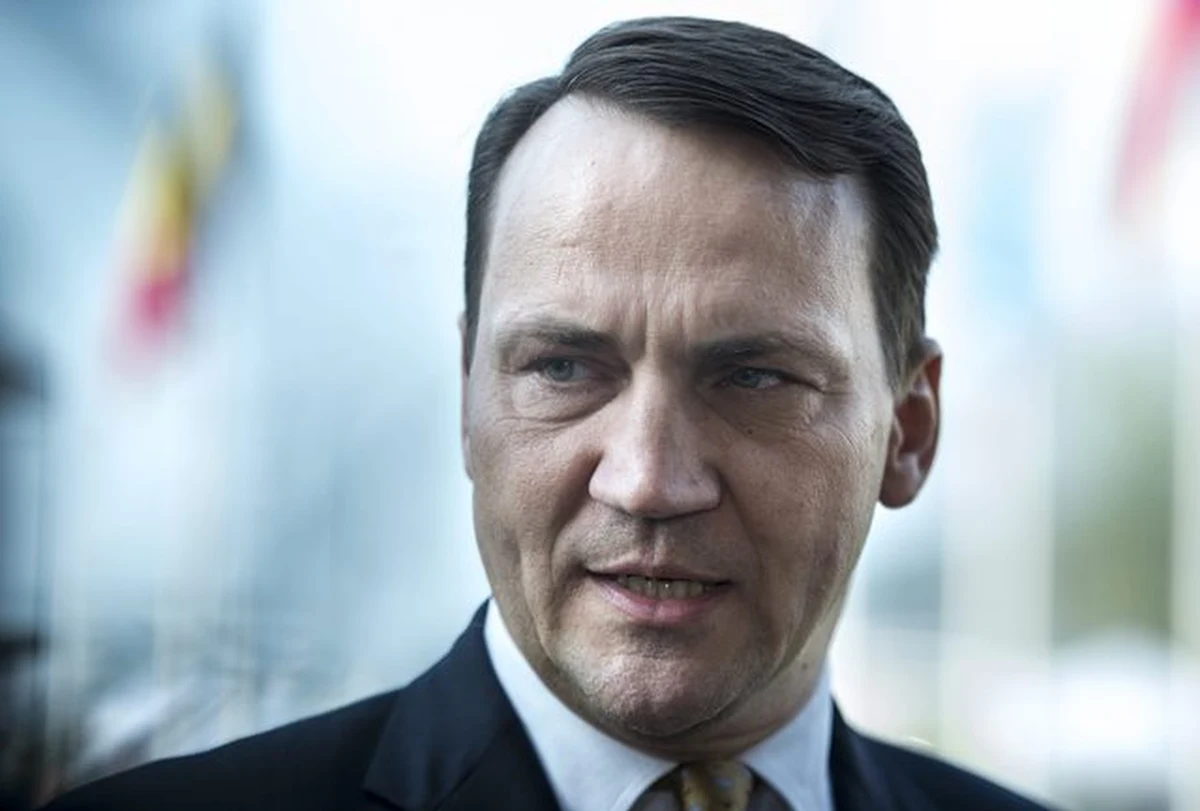 "W czasie spotkania USA - UE - Ukraina i Rosja, do którego ma dojść w czwartek w Genewie, świat zachodni nie sprzeda Ukrainy" - zapewnił szef MSZ Radosław Sikorski.