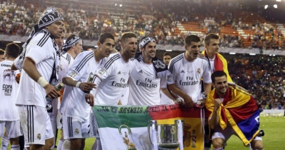 Piłkarze Realu Madryt zdobyli Puchar Hiszpanii po raz 19. w historii. W rozegranym w Walencji finale pokonali Barcelonę 2:1 (1:0), odnosząc 91. zwycięstwo w rywalizacji tych drużyn, przy 89 porażkach i 48 remisach.