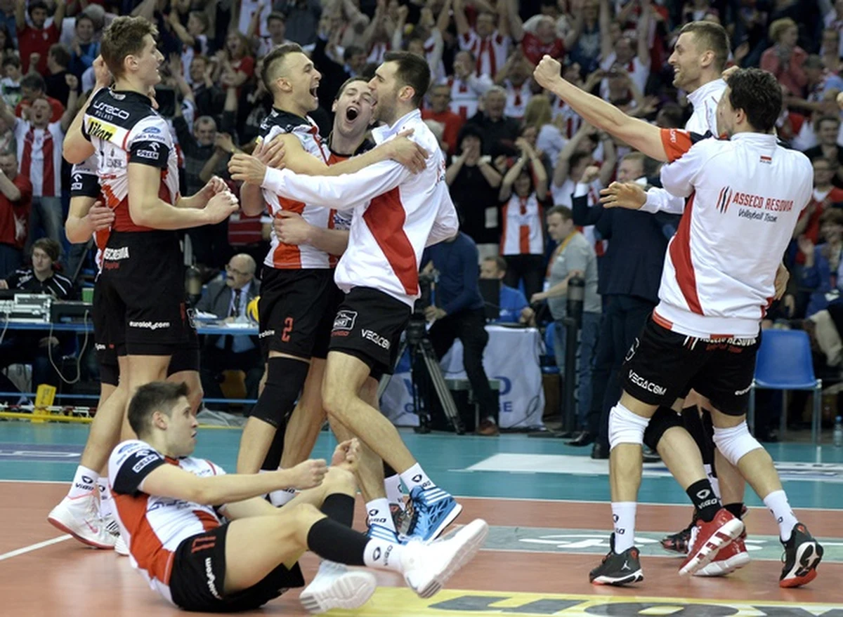Piąty mecz półfinałowy: Asseco Resovia Rzeszów - ZAKSA Kędzierzyn-Koźle 3:1 (25:19, 17:25, 25:22, 25:21).