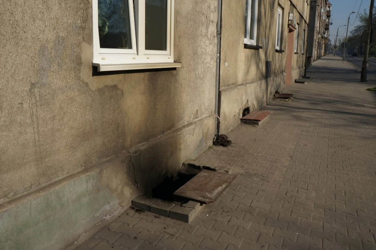 Zmarła 10-letnia dziewczynka poparzona w nocnym pożarze w Bytomiu. Trzy kolejne nastolatki, z których najstarsza ma 14 lat, są w szpitalach. Ich życiu nic nie zagraża. 