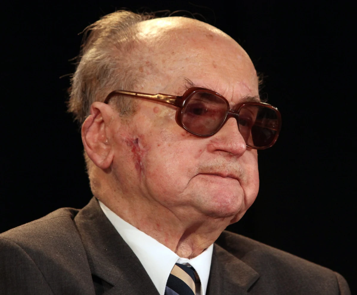 Lekarze przerwali rehabilitację generała Wojciecha Jaruzelskiego w Busku-Zdroju. Były przywódca PRL trafił do Wojskowego Instytutu Medycznego w Warszawie. Spędzi tam święta, a po leczeniu raczej nie będzie dalej rehabilitowany w Busku-Zdroju. 