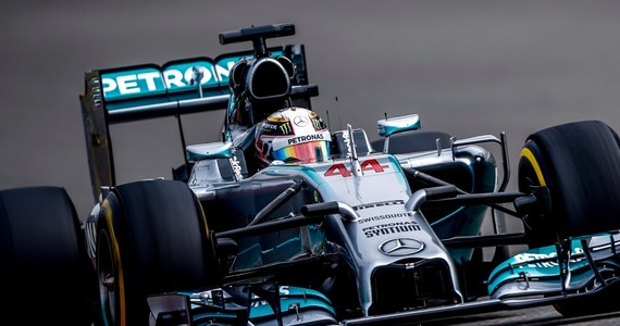 Brytyjczyk Lewis Hamilton z teamu Mercedes GP wygrał kwalifikacje do jutrzejszego wyścigu o Grand Prix Chin na torze w Szanghaju. To jego trzecie pole position w sezonie. Wyścig jest czwartą rundą mistrzostw świata Formuły 1.