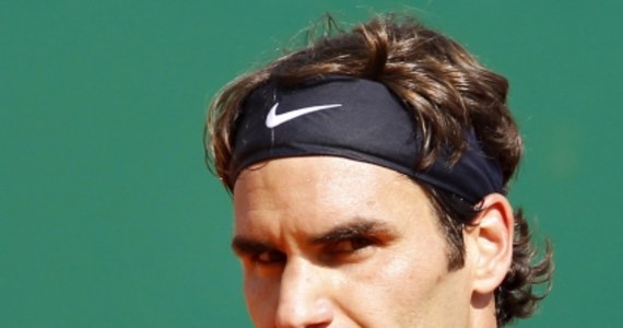 Rozstawiony z numerem czwartym Szwajcar Roger Federer pokonał broniącego tytułu Serba Novaka Djokovica 7:5, 6:2 w półfinale turnieju tenisowego ATP Masters 1000 w Monte Carlo. W decydującym spotkaniu zmierzy się ze Stanislasem Wawrinką. 