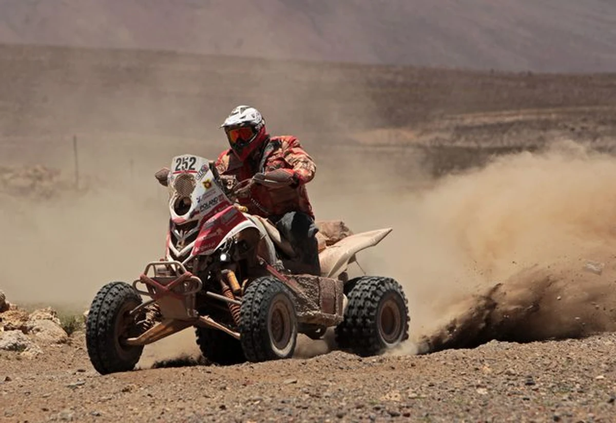Rafał Sonik przyjechał do Kataru jako lider klasyfikacji quadowców w Pucharze Świata FIM w rajdach terenowych. W poniedziałek rozpocznie się druga w sezonie runda tego cyklu. Polak na pustynną trasę ruszy pierwszy i chce być najszybszym... saperem.