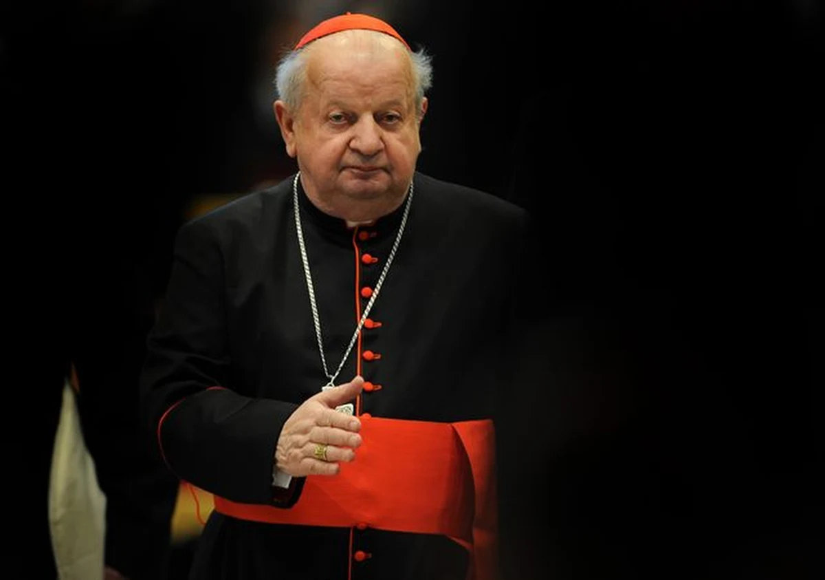 "Przychodzimy do Zmartwychwstałego z naszymi niepokojami i troskami, z naszymi trudnymi doświadczeniami i nadziejami" - mówił metropolita krakowski kard. Stanisław Dziwisz podczas mszy w uroczystość Zmartwychwstania Pańskiego w Katedrze Wawelskiej.
