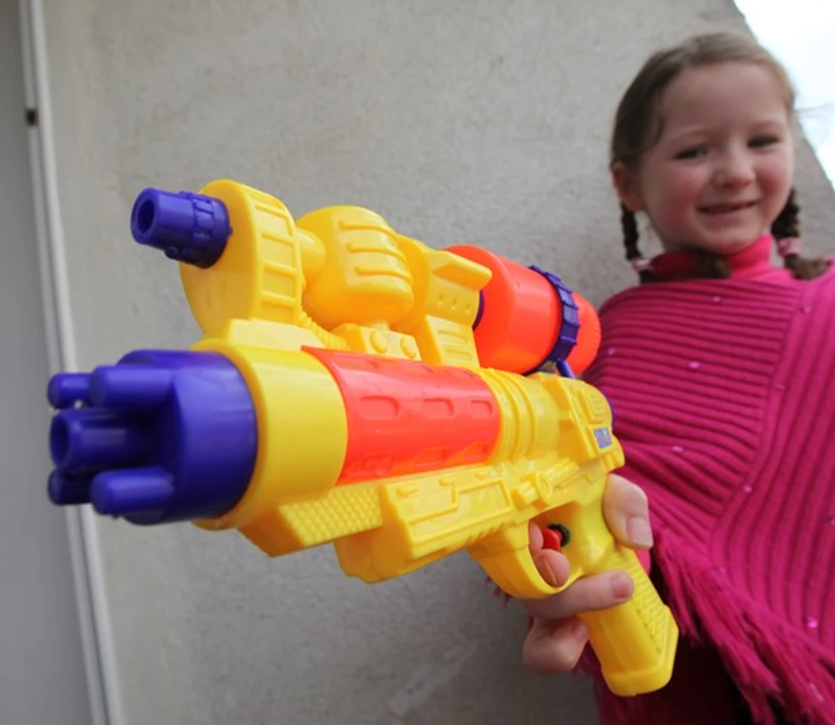 Śmigus-dyngus bywa niebezpieczny. Szczególnie narażone są oczy. Do szpitala okulistycznego w Katowicach zgłaszają się np. osoby z podrażnieniem oczu perfumami. Ale są też poważne urazy oka,spowodowane używaniem niebezpiecznych zabawek.