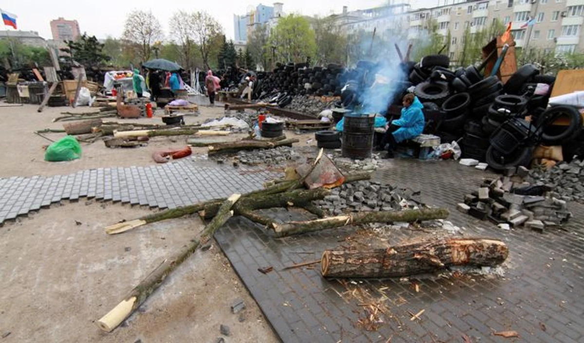 Prorosyjscy separatyści w ukraińskim Słowiańsku zatrzymali i wywieźli w nieznane miejsce aktywistkę Majdanu, liderkę tzw. "żeńskiej sotni" Irmę Krat. Wprowadzili również w mieście godzinę policyjną.