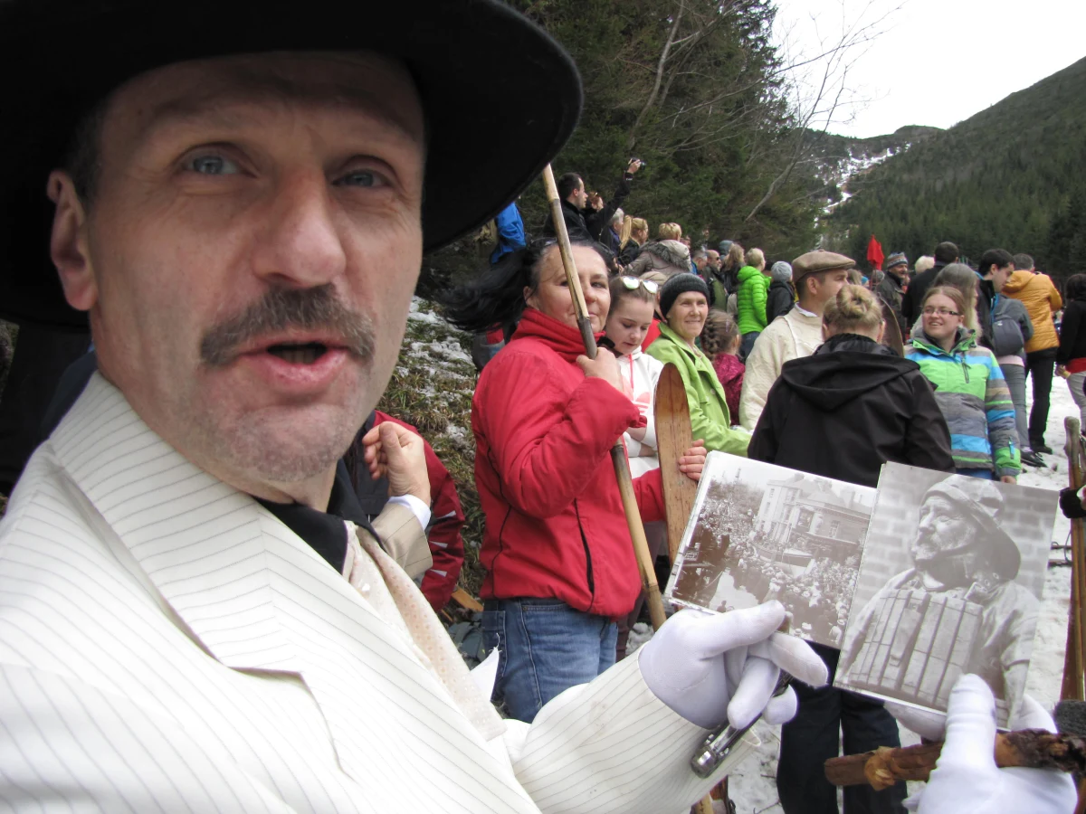 Narciarstwo w stylu retro można było podziwiać w Poniedziałek Wielkanocny w Suchym Żlebie na Kalatówkach w Tatrach, gdzie po raz 16. odbyły się zawody na starym sprzęcie narciarskim o Wielkanocne Jajo im. Krystyny Behounek.