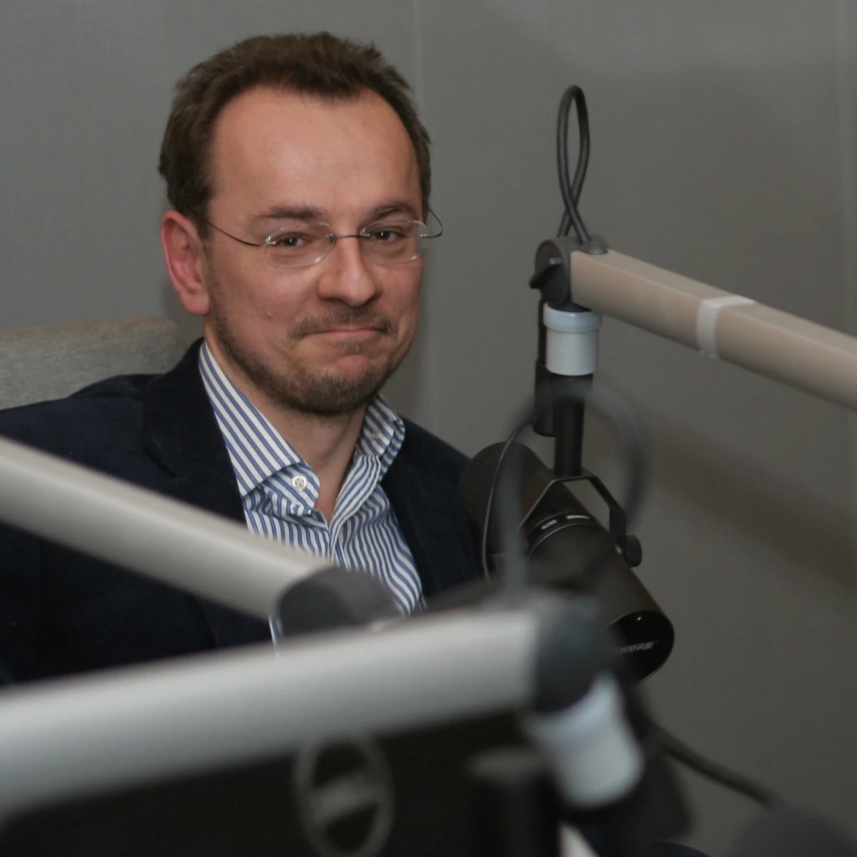 "Warto zaplanować ten ważny dzień na tyle, na ile możemy. Czasu przed godziną zero nie traćmy na gdybanie, co będzie, jeśli się nie uda" - radzi uczniom przygotowującym się do egzaminu gimnazjalnego trener mentalny sportowców Norbert Bradel. "Jeśli uczeń się stresuje, to znaczy, że poważnie podchodzi do wyzwania, jakim jest egzamin. Trzeba polubić uczucie stresu i zrozumieć, że dzięki niemu lepiej się koncentrujemy, mamy wyostrzone zmysły" - podkreśla.