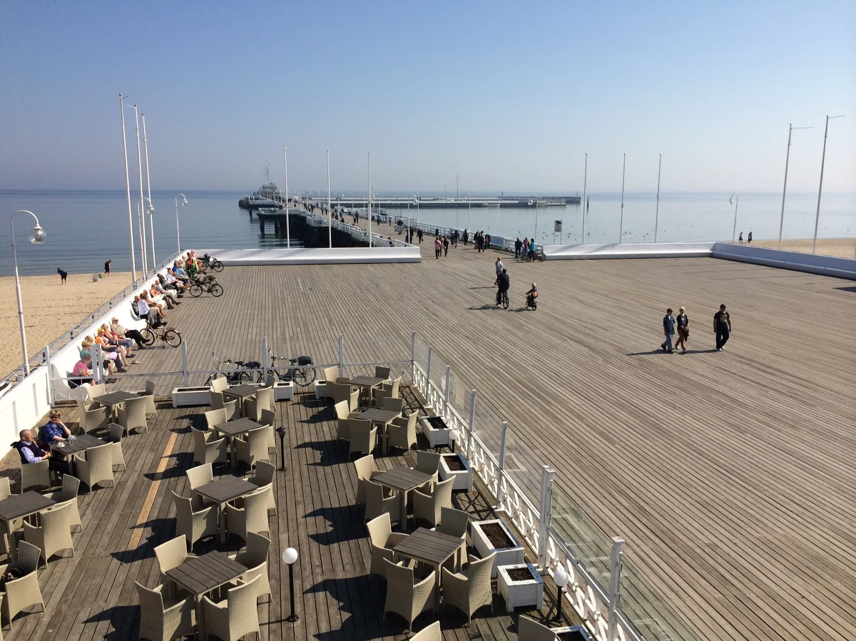 Już od najbliższej soboty bilety indywidualne na sopockie molo będą droższe. Normalny będzie kosztować 7,50 zamiast 7 złotych, a ulgowy - 4 zamiast 3,5 złotego. W sezonie wejście będzie płatne nawet do godziny 23.