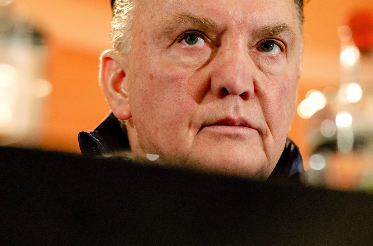 Zdaniem brytyjskich bukmacherów największe szanse na zostanie nowym menedżerem Manchesteru United ma Holender Louis van Gaal. Klub z Old Trafford zwolnił dzisiaj Davida Moyesa i szuka jego następcy. Wśród najpoważniejszych faworytów są wymieniani także trener Borussii Dortmund Juergen Klopp i legenda "Czerwonych Diabłów" Ryan Giggs.