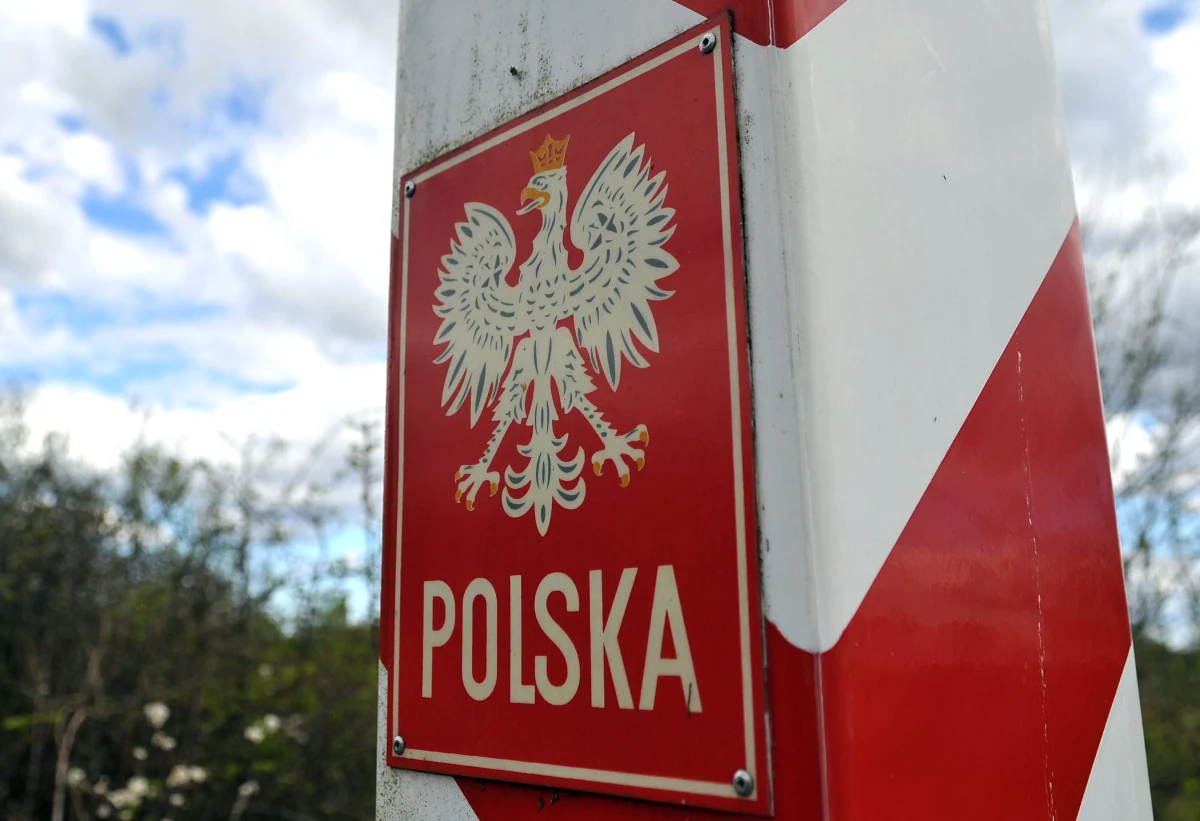 "Polskę zalewa fala uciekinierów z Ukrainy" - pisze w środowym wydaniu "Rzeczpospolita". "Czy nasze służby są gotowe? Eksperci wątpią, MSW sprawdzi to na ćwiczeniach" - podkreśla gazeta.