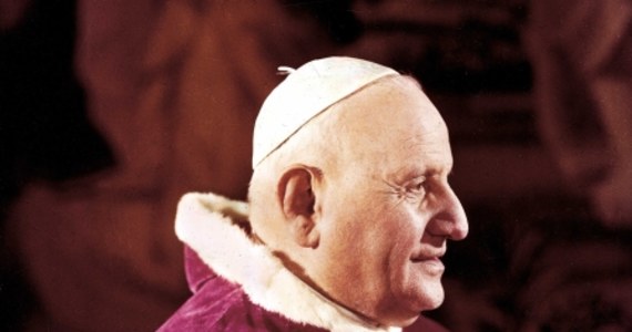Dobry Papież Jan - pokorny, serdeczny i skromny - tak miliony ludzi zapamiętały Jana XXIII, który stał na czele Kościoła w latach 1958-1963. Ten 261. papież przeszedł do historii jako inicjator Soboru Watykańskiego II. "Moja osoba się nie liczy"- mówił. 27 kwietnia zostanie ogłoszony świętym razem z Janem Pawłem II.  