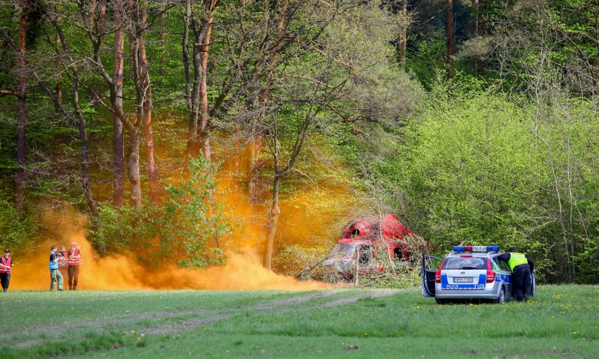 Trwają ćwiczenia służb MSW i wojska. Pogranicznicy, strażacy, policja i żołnierze ćwiczą poszukiwanie załogi rozbitego śmigłowca obcego państwa. To największe od ponad 40 lat ćwiczenia antykryzysowe. Bierze w nich udział trzy tysiące mundurowych. 