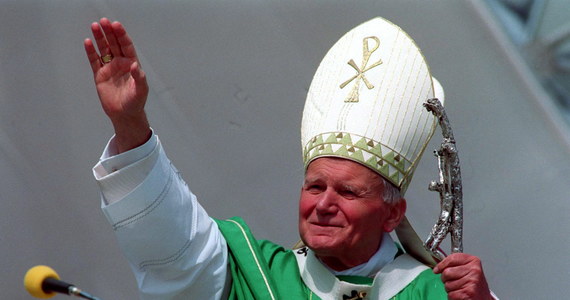 Decyzja papieża Franciszka o kanonizacji Jana XXIII bez uznania cudu uzdrowienia za jego wstawiennictwem dowodzi, że nie jest on bezwzględnym wymogiem wpisania kandydata na ołtarze w poczet świętych. Ta procedura została natomiast skrupulatnie zastosowana w przypadku Jana Pawła II. 