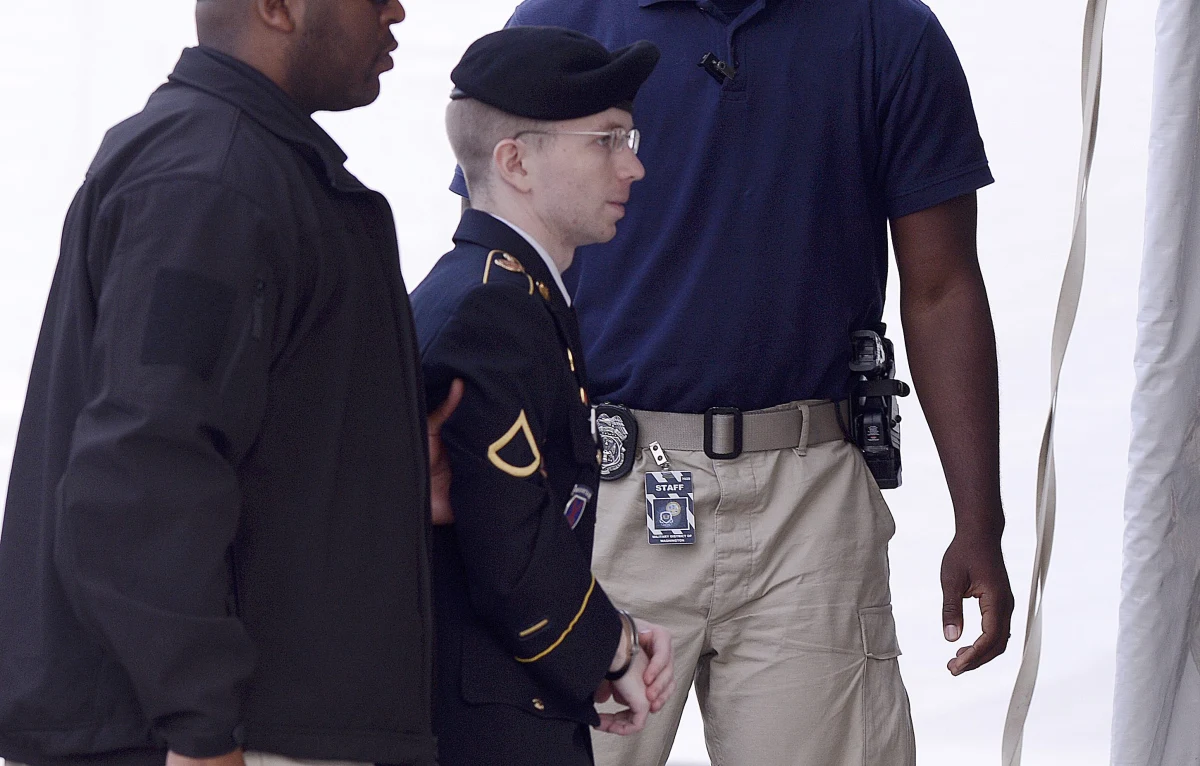 Sąd w Kansas orzekł, że Bradley Manning, odbywający karę 35 lat więzienia za przekazanie WikiLeaks poufnych dokumentów USA, ma prawo zmienić imię zgodnie z pragnieniem, by być traktowanym jako kobieta. Już oficjalnie ma więc na imię Chelsea Elizabeth. 