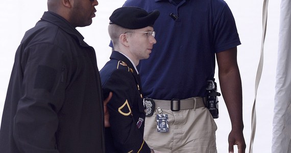 Sąd w Kansas orzekł, że Bradley Manning, odbywający karę 35 lat więzienia za przekazanie WikiLeaks poufnych dokumentów USA, ma prawo zmienić imię zgodnie z pragnieniem, by być traktowanym jako kobieta. Już oficjalnie ma więc na imię Chelsea Elizabeth. 
