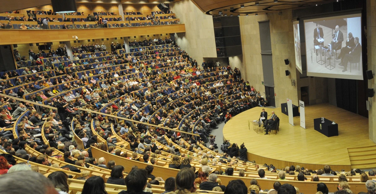 "Filozofia jest postrzegana jako społecznie bezużyteczna i produkująca bezrobotnych. Taki pogląd niszczy demokrację i kulturę społeczną. I to się zemści" - mówi w rozmowie z "Gazetą Wyborczą" prof. Małgorzata Kowalska, szefowa Zakładu Filozofii Współczesnej i Społecznej z Uniwersytetu w Białymstoku. 