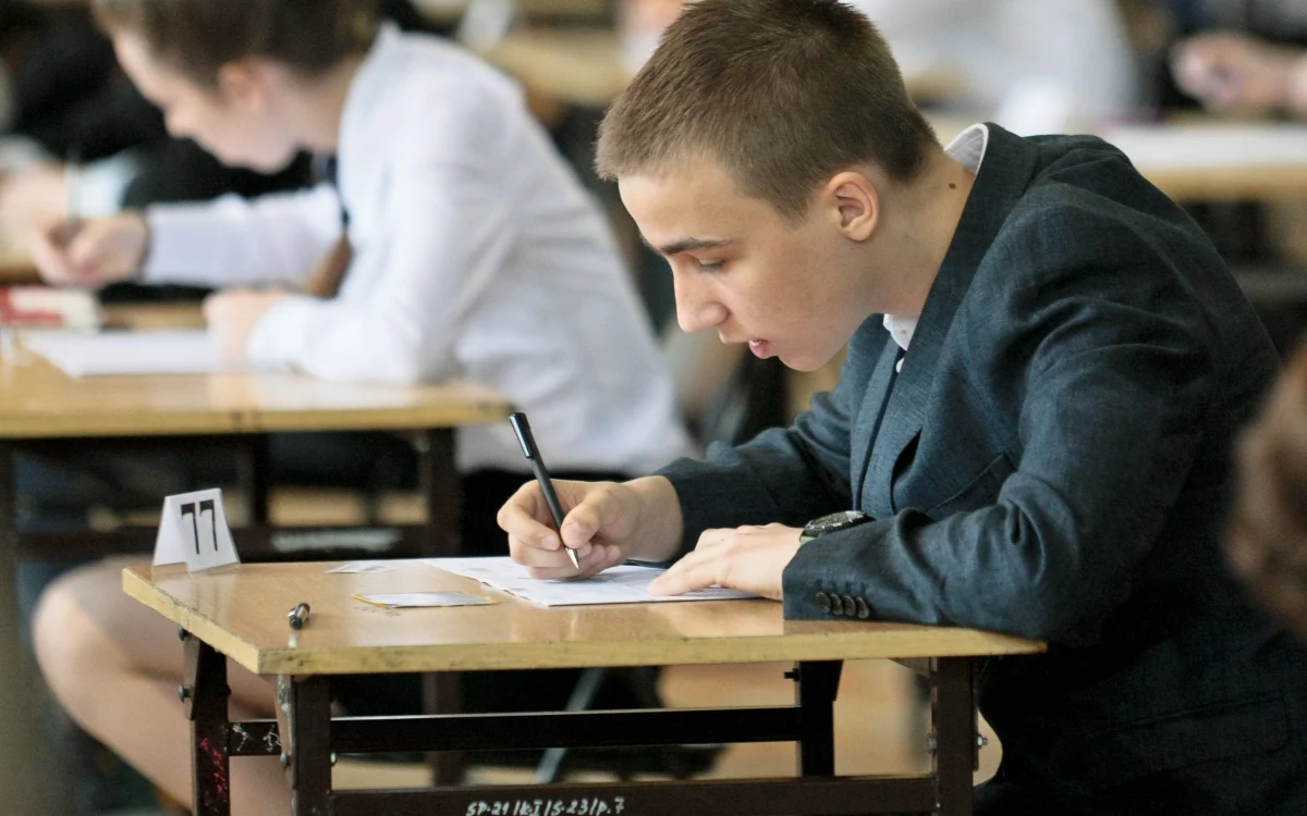 Na RMF 24 publikujemy arkusz zadań z matematyki, z którym na egzaminie gimnazjalnym zmierzyli się dzisiaj uczniowie klas trzecich. Na bieżąco publikujemy także propozycje odpowiedzi, opracowane przez naszych ekspertów!