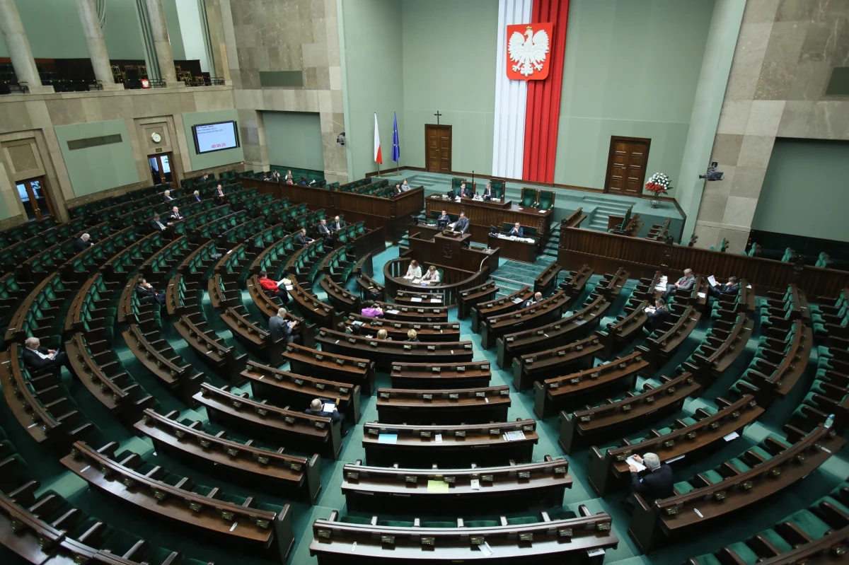 Sejm przyjął uchwałę w związku z kanonizacją Jana Pawła II. Wcześniej posłowie zdecydowali, że przed głosowaniem nie będzie debaty. 