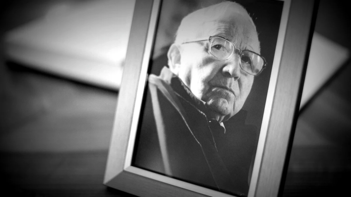 W wieku 93 lat zmarł Tadeusz Różewicz - polski poeta, dramaturg, prozaik i scenarzysta. Informację o jego śmierci przekazał wrocławski magistrat. "Po wojnie nad Polską przeszła kometa poezji. Głową komety był Różewicz, reszta to ogon" - pisał inny wielki poeta Stanisław Grochowiak.