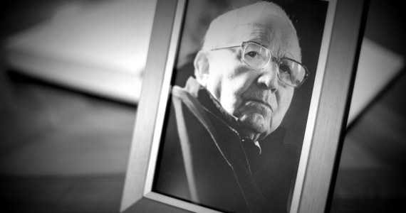 W wieku 93 lat zmarł Tadeusz Różewicz - polski poeta, dramaturg, prozaik i scenarzysta. Informację o jego śmierci przekazał wrocławski magistrat. "Po wojnie nad Polską przeszła kometa poezji. Głową komety był Różewicz, reszta to ogon" - pisał inny wielki poeta Stanisław Grochowiak.