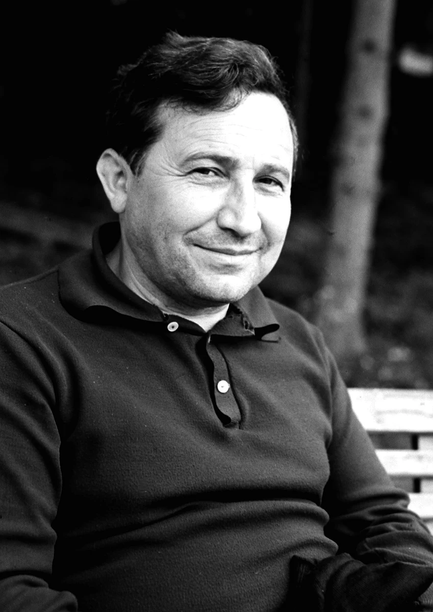 „Tadeusz Różewicz był najlepszym, najbardziej oczywistym kandydatem do Nobla spośród polskich pisarzy. Na pewno największym żyjącym poetą, aż do wczoraj” – wspomina zmarłego poetę prof. Jerzy Jarzębski. Podkreśla, że Różewicz był głównie poetą XX stulecia. „Był świadkiem epoki” – dodaje w rozmowie z dziennikarzem RMF FM Bogdanem Zalewskim.