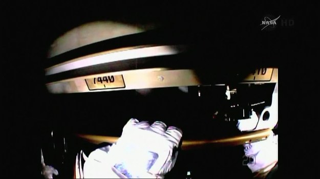 Astronauci stacji kosmicznej wyszli na spacer kosmiczny, żeby wymienić zepsuty komputer. Napraw dokonywali dwaj Amerykanie - Rick Mastracchio i Steven Swanson. Sprzęt zepsuł się dwa tygodnie temu, ale astronauci musieli poczekać na przesyłkę z Ziemi.