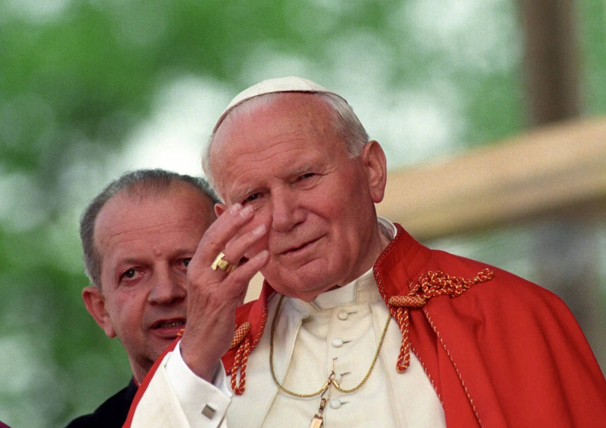 Karol Wojtyła był pierwszym papieżem, który zasiadł na trybunie stadionu jako piłkarski kibic. W okresie pontyfikatu (16 października 1978 - 2 kwietnia 2005) na prywatnych audiencjach przyjął dziesiątki delegacji klubów i organizacji sportowych, jak również byłych i czynnych zawodników, m.in. boksera Muhammada Ali czy mistrza świata Formuły 1 Michaela Schumachera. Prezes Włoskiego Komitetu Olimpijskiego Gianni Patrucci często podkreślał, że Karol Wojtyła to papież sportowców.