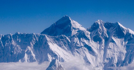 W tym sezonie nie będzie wspinaczek na Mount Everest od strony Nepalu. Taki zakaz wydał rząd tego kraju po zejściu 18 kwietnia lawiny na wysokości ok. 5800 m, w wyniku której zginęło 17 Szerpów.