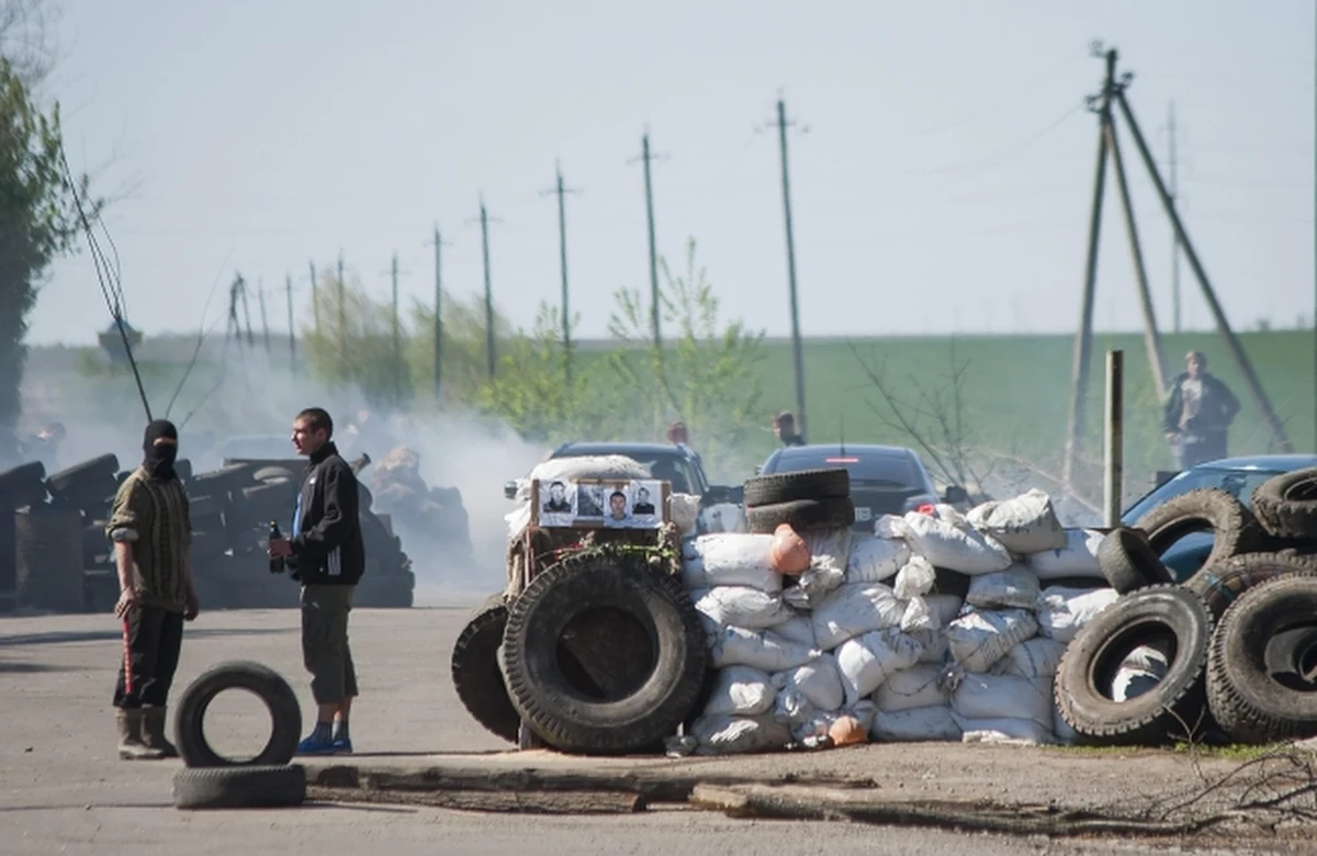 Ukraińskie siły antyterrorystyczne przystępują do całkowitej blokady opanowanego przez prorosyjskich separatystów Słowiańska na wschodzie kraju - poinformował szef administracji prezydenta Ukrainy Serhij Paszynski. Według niego celem blokady, w którą zaangażowano wojsko, jest odcięcie separatystów od wsparcia z zewnątrz. 