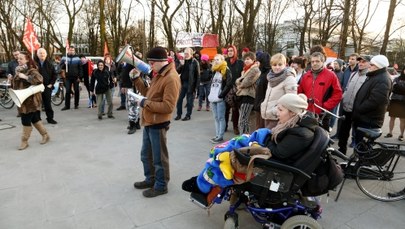 Koniec protestu opiekunów niepełnosprawnych przed Sejmem