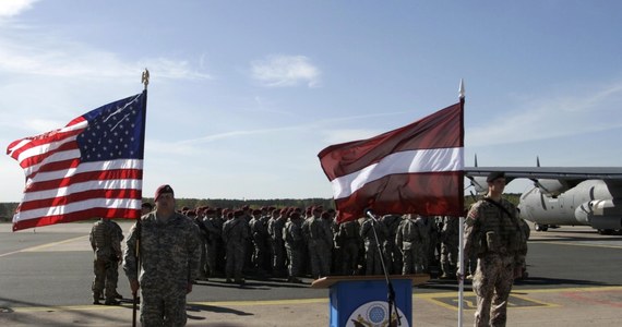 Kompania 150 amerykańskich żołnierzy ze 173 Brygady Powietrznodesantowej przyleciała w piątek do bazy w Adażi w pobliżu Rygi na Łotwie - poinformowała premier tego kraju Laimdota Straujuma.