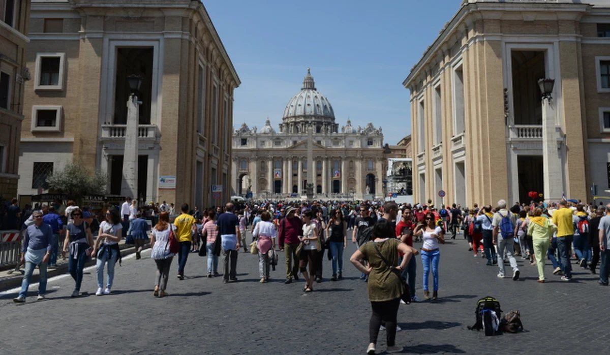 To już pewne - pielgrzymka turystów zza naszej wschodniej granicy nie dotrze do Watykanu, na uroczystości kanonizacyjne Jana Pawła II i Jana XXIII. Około 200 osób od popołudnia czekało na wyjazd na placu przed katedrą w Częstochowie. Wczoraj dowiedzieli się, że nie ma dla nich pociągu.