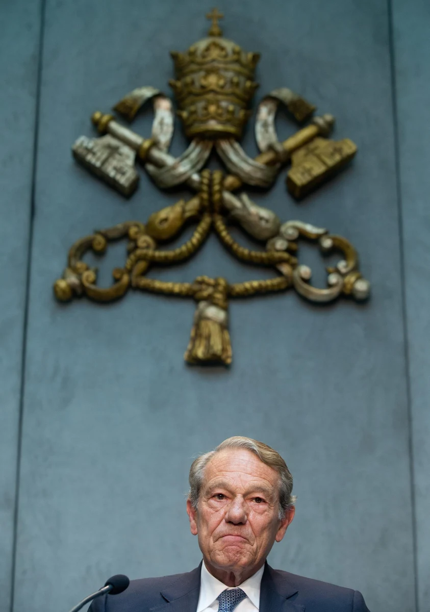 Modlitwa, praca, uśmiech - to zdaniem Joaquina Navarro-Vallsa trzy cechy "prawdziwej świętości" Jana Pawła II. Podczas spotkania z dziennikarzami w piątek opowiadał, że papież nie tracił humoru nawet w obliczu wielkich problemów. Były rzecznik Papieża Polaka powiedział, że można by napisać wiele książek o tym, jak on się modlił.