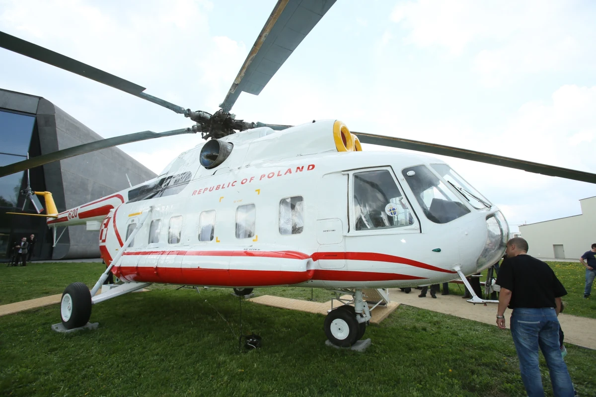 "Pielgrzymka Jana Pawła II do Polski w 1999 roku była tą najdłuższą, przelecieliśmy cały kraj w 2 tygodnie" - wspomina w rozmowie z "Dziennikiem Polskim" jeden z pilotów papieskiego śmigłowca. St. chor. Leszek Pieczykolan miał też szczególne zadanie do wykonania.