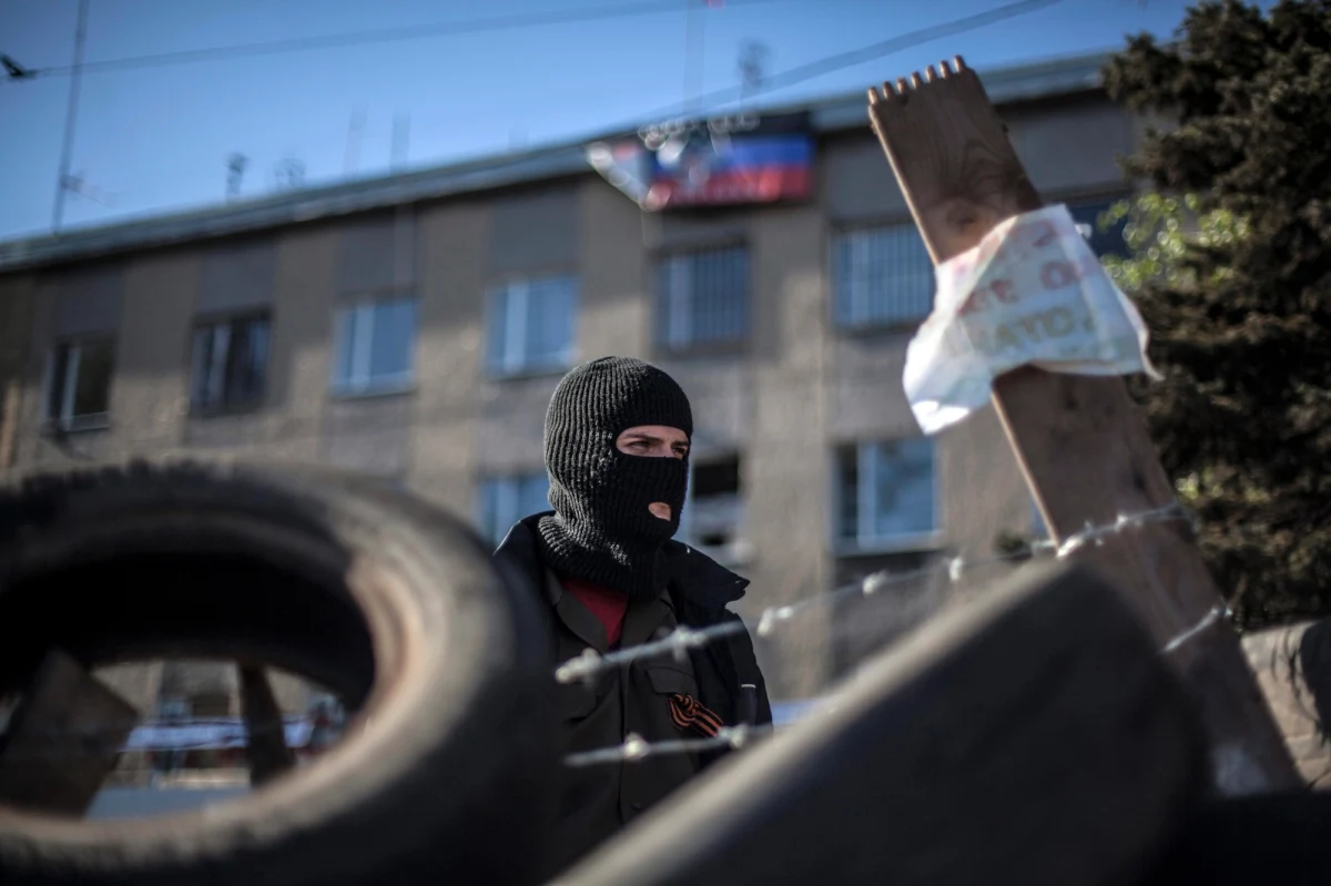 Szef niemieckiego MSZ Frank-Walter Steinmeier wezwał Rosję do interwencji na rzecz uwolnienia wojskowych obserwatorów OBWE uprowadzonych na wschodniej Ukrainie przez prorosyjskich separatystów - podał tygodnik "Der Spiegel". W Słowiańsku porwano autobus z trzema Niemcami, Polakiem, Czechem, Szwedem, Duńczykiem oraz niemieckim tłumaczem.