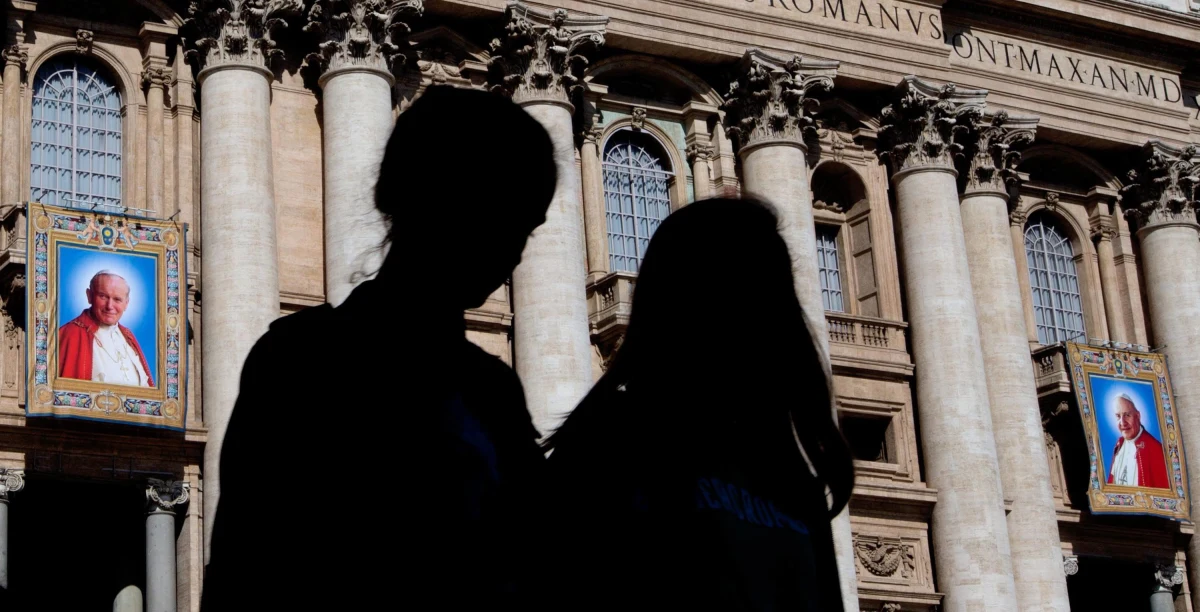 Mieli dziś wyruszyć do Watykanu, by jutro uczestniczyć w mszy kanonizacyjnej. Autokar jednak nie przyjechał, a z organizatorem wyjazdu urwał się kontakt. Grupa pielgrzymów z Gdańska, twierdzi, że została oszukana. Sprawą zajmuje się już policja.