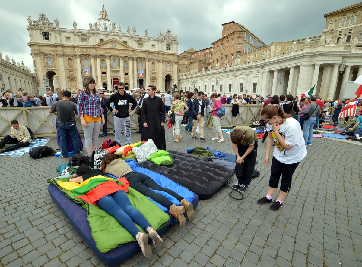 Podczas jutrzejszej mszy kanonizacyjnej papież Franciszek prawdopodobnie ogłosi Jana Pawła II patronem rodzin – mówi w rozmowie z RMF FM abp Mieczysław Mokrzycki, który przez 10 lat był sekretarzem papieża-Polaka. Tekst jutrzejszej homilii Ojca Świętego jest już znany za murami Watykanu. 