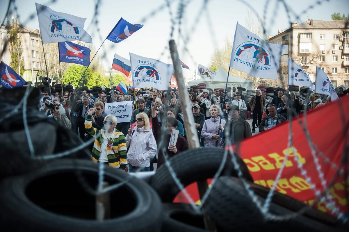 Kilkuset prorosyjskich separatystów zajęło siedzibę radia i telewizji w Doniecku na wschodzie Ukrainy - podała agencja Interfax-Ukraina. Zdaniem protestujących państwowy nadawca "nieprawidłowo" informuje o wydarzeniach w regionie.