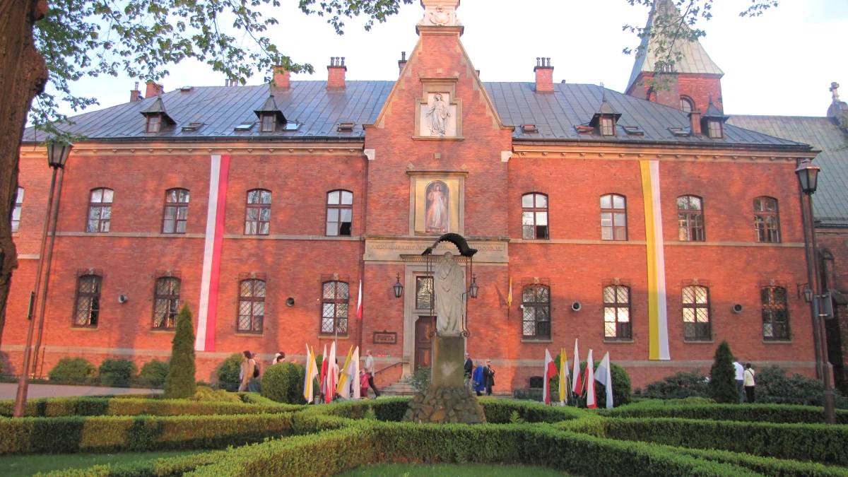 37-letnia kobieta oblała nieznaną substancją cudowny obraz "Jezusa Miłosiernego" w kaplicy św. Faustyny przy Sanktuarium Bożego Miłosierdzia w Łagiewnikach. Sam obraz nie został zniszczony, ponieważ chroni go szyba, ale uszkodzona mogła zostać jego rama. 