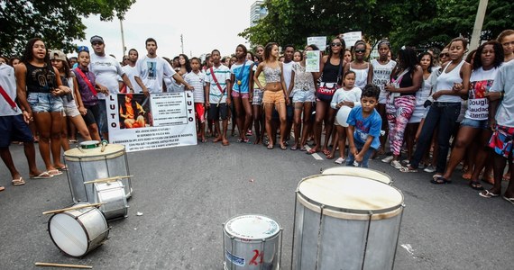 Mototaksówki, tanie hostele, kolekcje ubrań - w fawelach też przygotowują się do tegorocznego mundialu. Najbiedniejsi mieszkańcy Rio de Janeiro chcą przyciągnąć turystów w trakcie piłkarskich mistrzostw świata i zaskakują pomysłowością. 