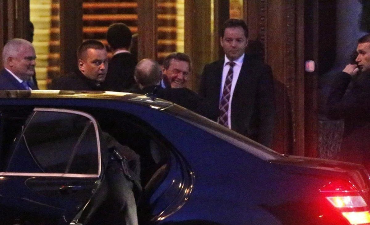 Były kanclerz Niemiec Gerhard Schroeder świętował swoje 70. urodziny w towarzystwie prezydenta Rosji Władimira Putina – podały rosyjskie media. Politycy spotkali się w Petersburgu. 