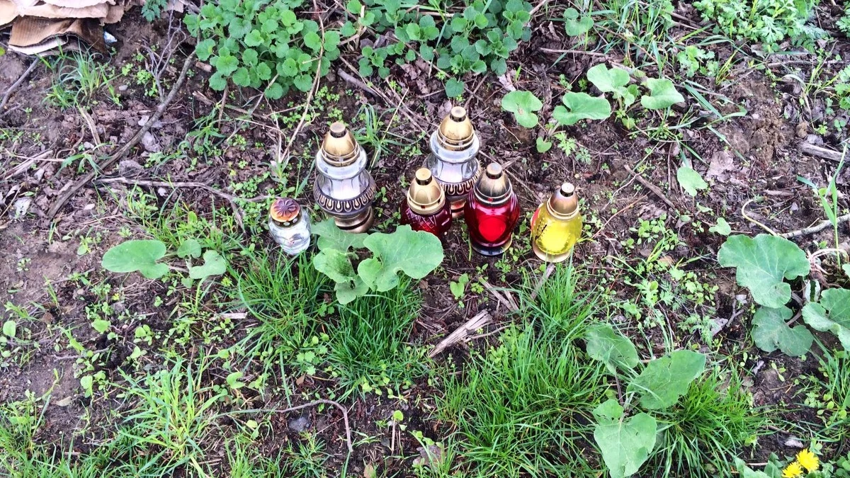 Policjanci z komendy w Łukowie na Lubelszczyźnie złożą wniosek o odebranie koncesji na sprzedaż alkoholu w sklepie w Goździe. To tam w sobotę wieczorem mieli kupić alkohol pijani mężczyźni, którzy wsiedli do samochodu i w miejscowości Zastawie śmiertelnie potrącili dwie dziewczynki w wieku 12 i 13 lat. 