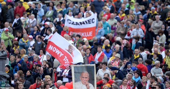 Prokuratura zajęła się nieudanym wyjazdem z Gdańska na kanonizację Jana Pawła II i Jana XXIII. Śledztwo w tej sprawie zostanie wszczęte najpóźniej jutro. Prokuratorzy próbują stworzyć listę osób, które mogły zostać oszukane przez organizatora autokarowej pielgrzymki.