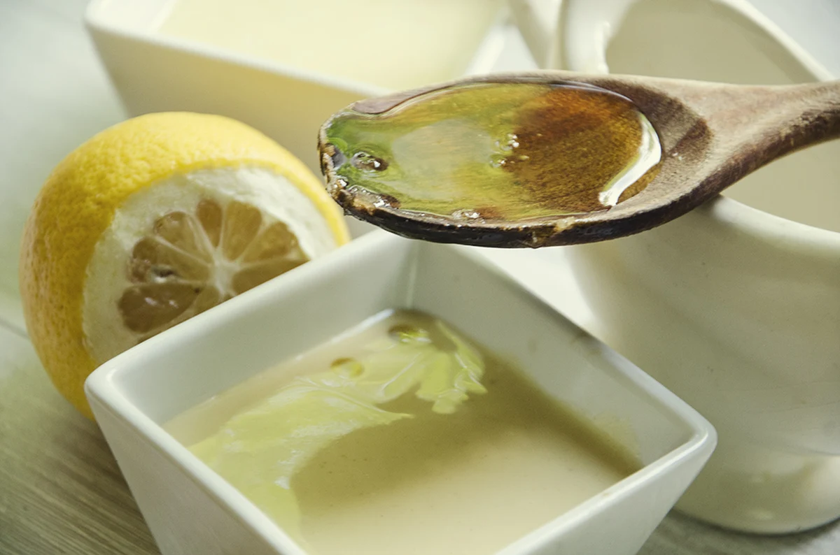 Majówkowe grillowanie czas zacząć! Zaplanowałeś już, co wrzucisz na ruszt? Komponując menu nie zapominaj o sosach! Mogą urozmaicić smak najbanalniejszych potraw i są szybkie w przygotowaniu.